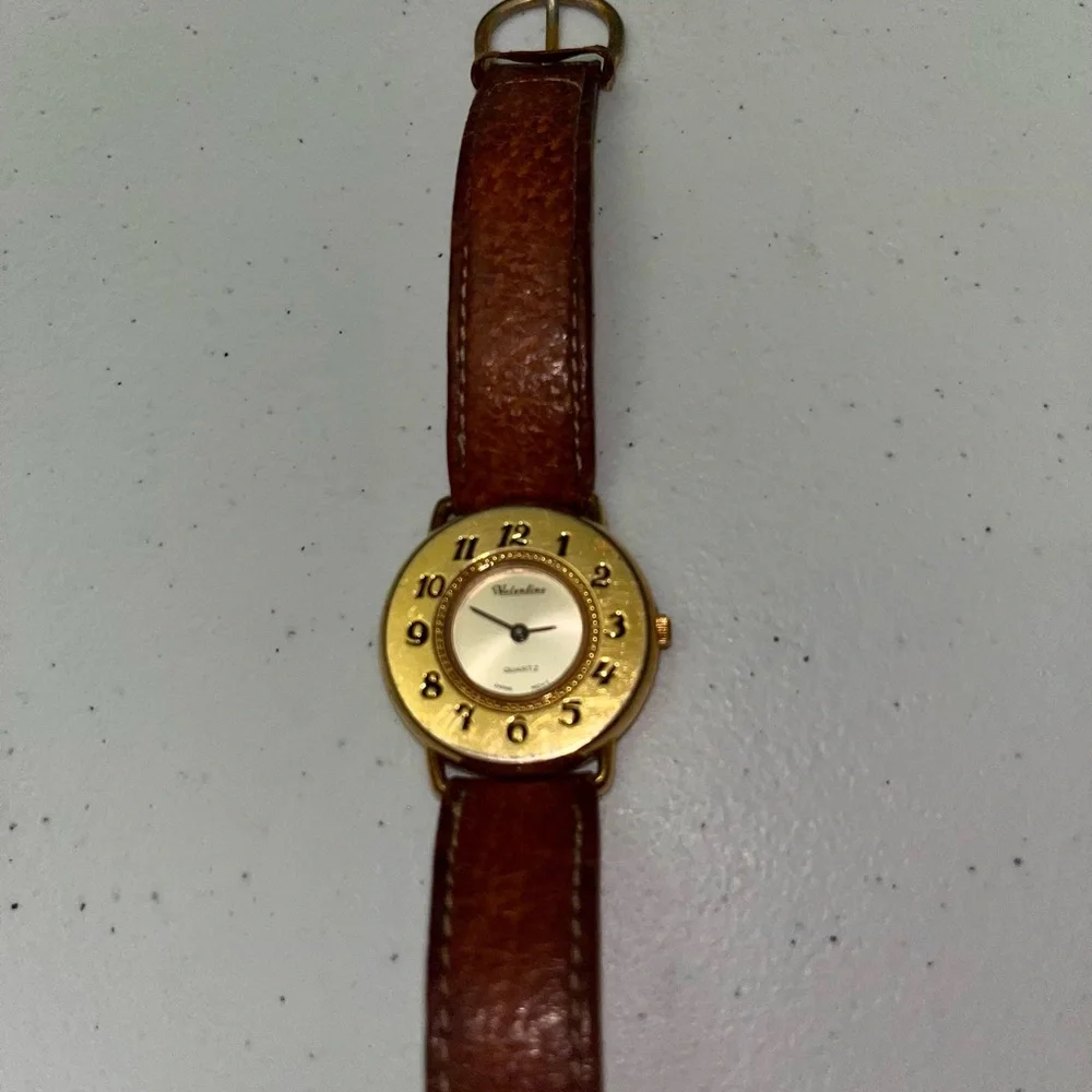 Vintage Valentino Genuine Leather Ladies Analog Watch